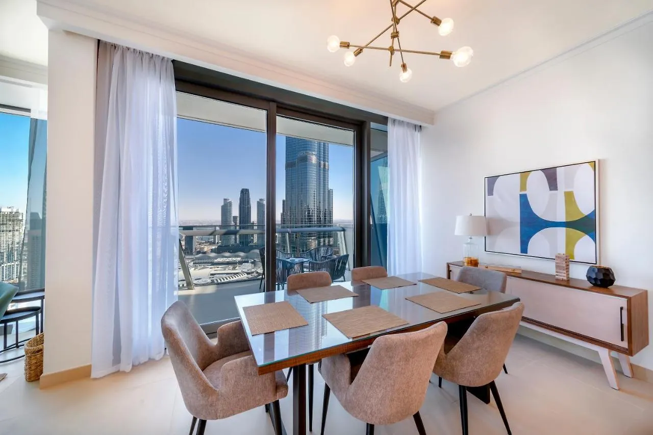 Apartment Full Burj Khalifa View: Atlas Homestays - 03 Bedroom At Burj Vista 5005 Dubai